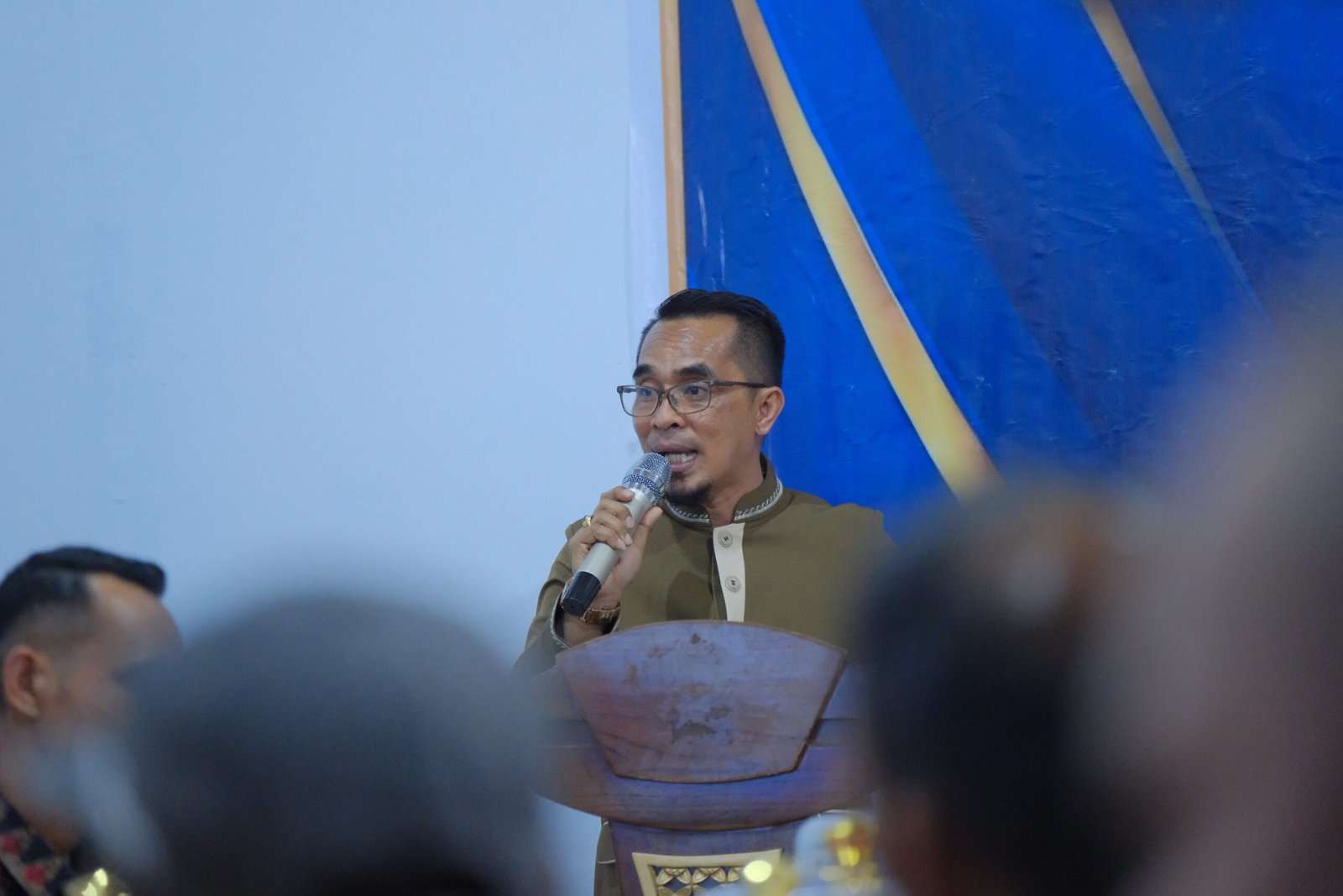 Muslimin DJ selaku Direktur Utama PT.BPR Bahteramas Raha saat memberikan sambutan